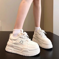 小柄な人が身長を伸ばすおすすめ2025春新作プラットフォームシューズ、女子学生向けの厚底白靴、万能カジュアルスニーカー