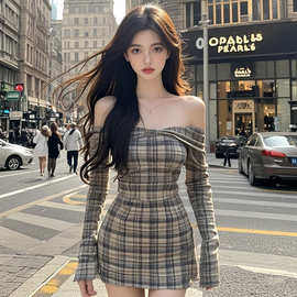 ZS4884一字肩性感连衣裙女秋季高级感千金名媛气质修身显瘦短裙
