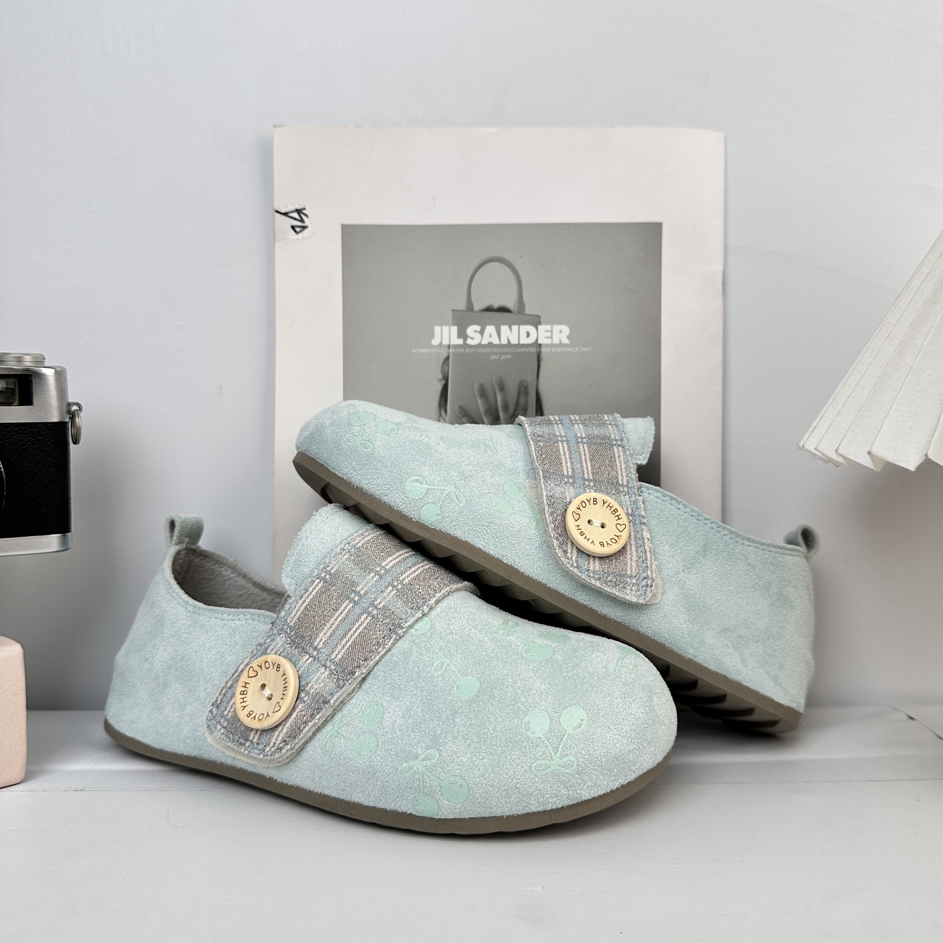 Far Bo Bo Ken zapatos para mujeres 2025 nuevo estilo explosivo con falda universal ligero con un pie zapatillas casuales planas