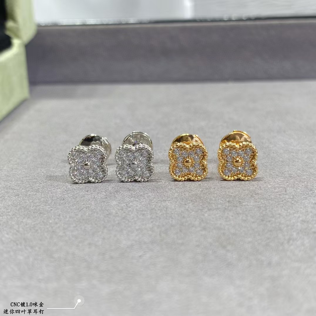 ミニ ダイヤモンド スタッド ピアス ゴールド