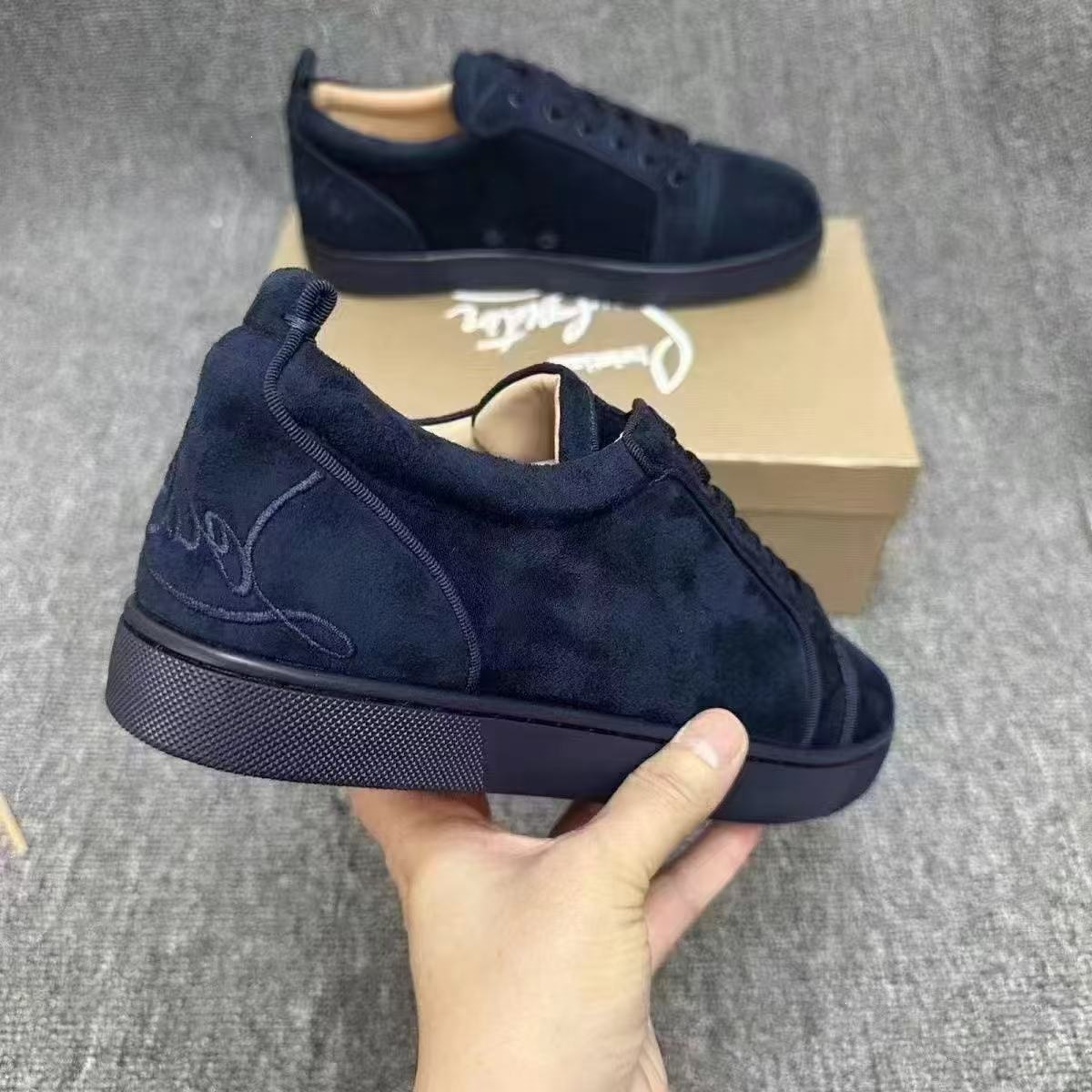 Zapatillas Casuales para Hombre, Negras de Cuero con Suela Roja y Bordado | Resistentes al Desgaste