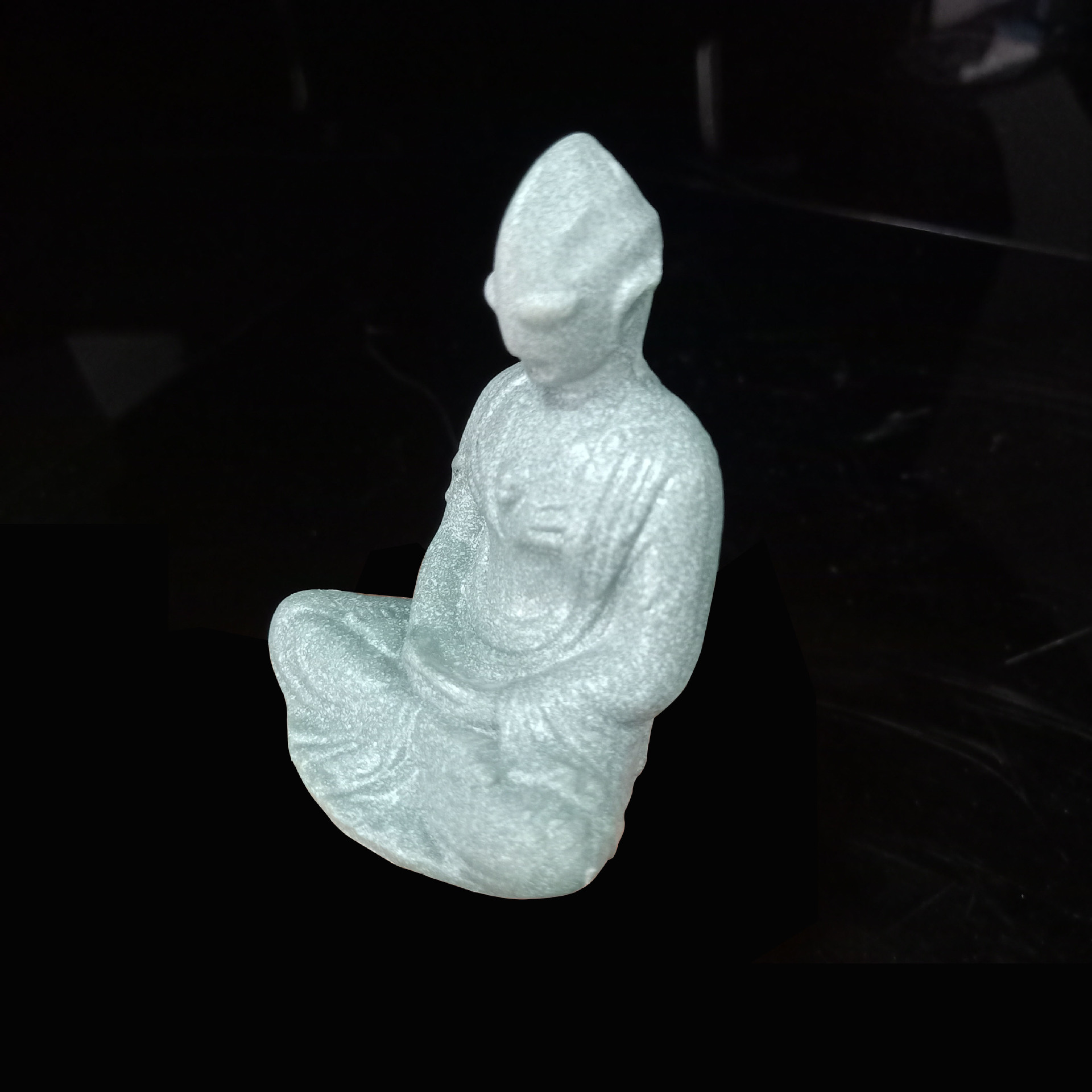 Pequeño tamaño de simulación verde arena piedra meditación Ultraman Buda paisaje piedra micro paisaje decoración pecera paisaje escondite casa en stock