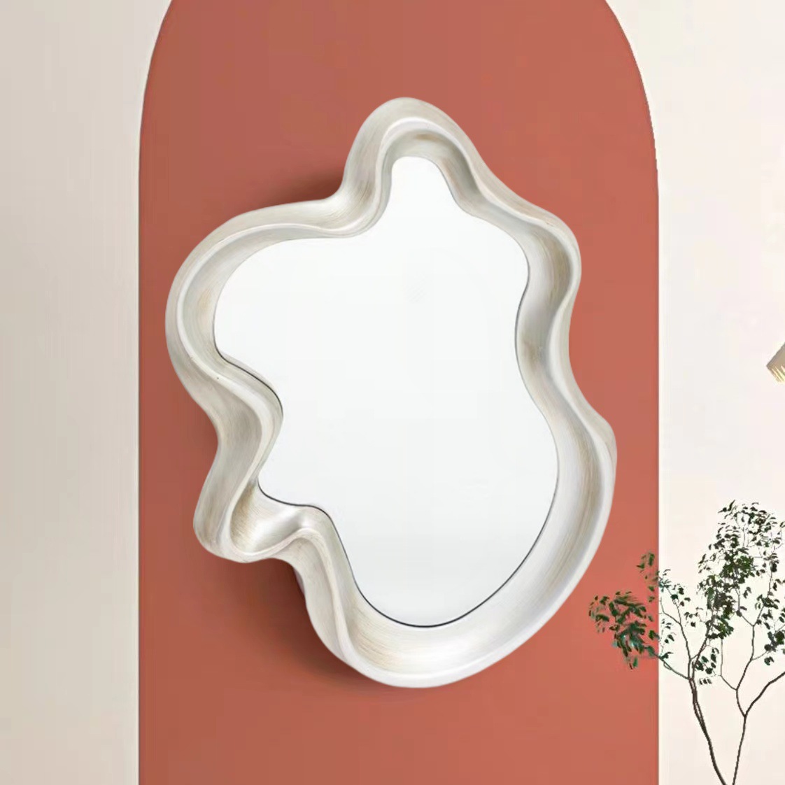 Espejo de tocador de alto valor Espejo francés de forma especial Espejo de baño de pared Espejo de maquillaje irregular Espejo decorativo de arte creativo