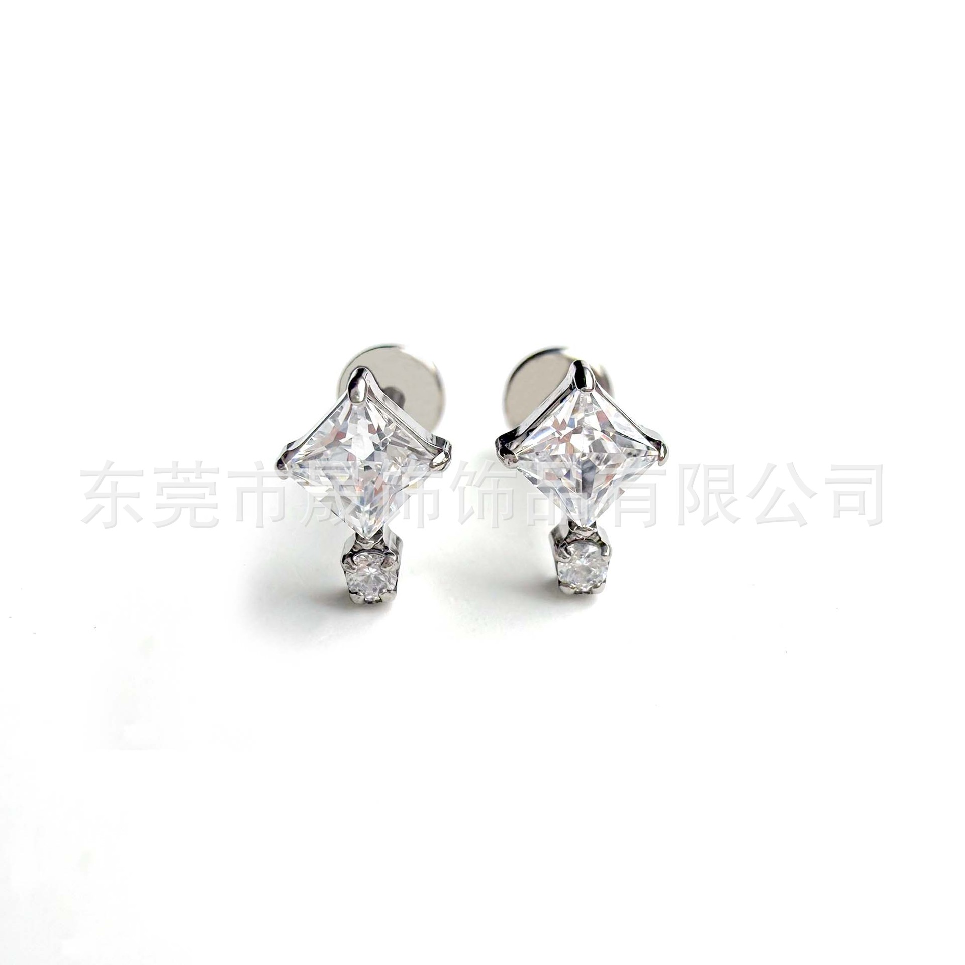 F136 Titanium 方 Cubic Zirconia Ear Stud Labret Stud Helix Cartilage Stud G23 Implant Grade Titanium 内牙 Piercing Jewelry 厂家
