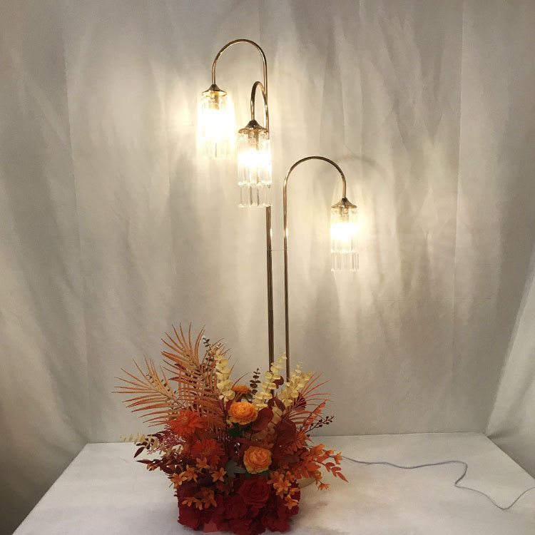 Nuevos apoyos de la boda Luz de plomo carretera de tres cabezas de hielo Barra de cristal de hierro Marco de plomo de carretera etapa de la boda de oro plomo Decoración