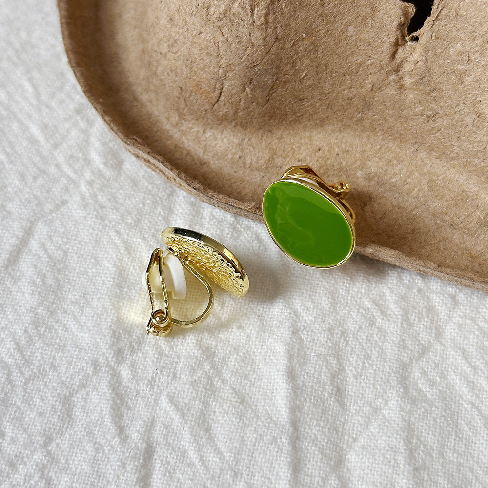 Versión coreana del temperamento de camelia, sin orejas perforadas, pinza para la oreja, flor de perla, tablero de ajedrez, pinza para la oreja triangular con diamantes, pendientes de nicho para mujeres