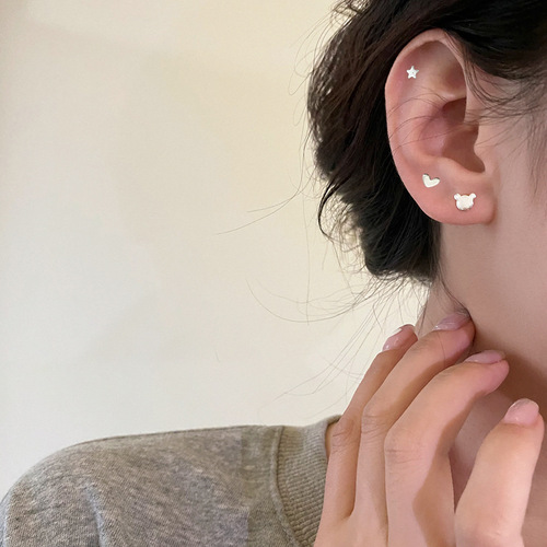 Geometric Love Circle Earrings for Women New 2024 Hot Silver Needle Ear Hole Earrings Set Small and Exquisite Earrings