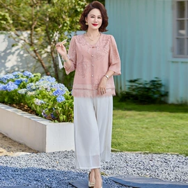 女式针织衫;女式毛呢外套;时尚休闲套装