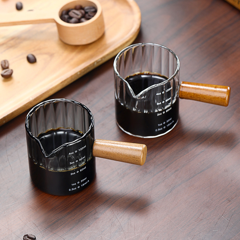 High borosilicate glass milk cup with wooden handle, graduated espresso measuring cup, mini milk jug with vertical stripe design, European and American certified