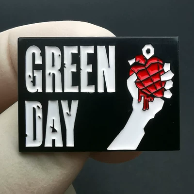 Yaxa sancaqları brooch American punk rock