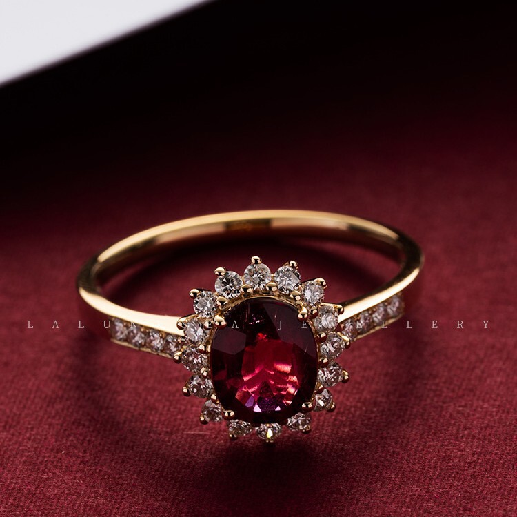 Cross-Border Live Broadcast Ruby ​​Ring for Women Plated with 18K Gold, Accessible Luxury and High-End Pigeon Blood Red Retro Diamond-Encrusted Versatile Ring