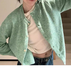 复古羊毛绿色毛衣女秋季小个子清新软糯修身外搭针织开衫