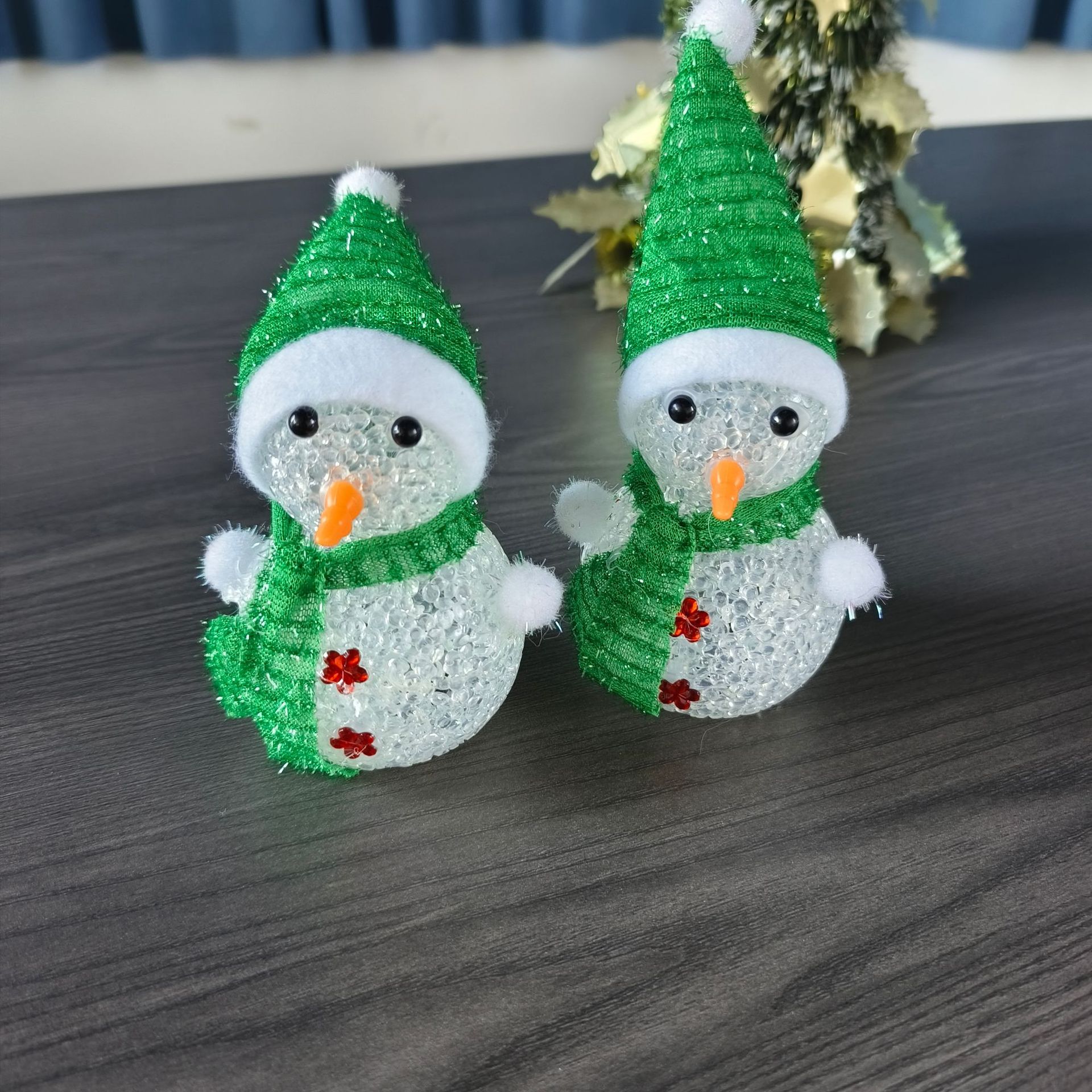 Transfronterizo luminoso muñeco de nieve decoración de Navidad   Muñeca de nieve de plástico de cristal luminoso y colorido