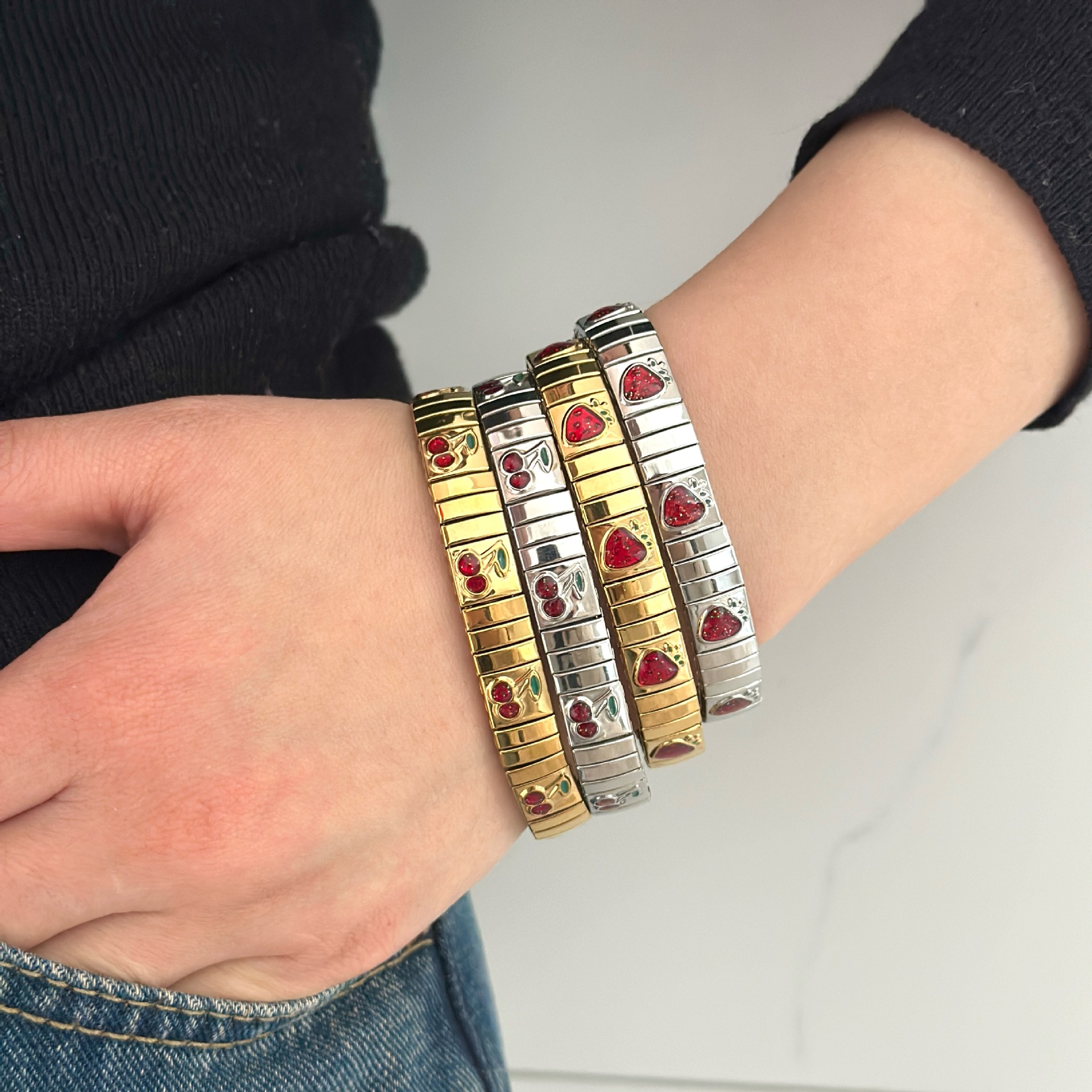 Alloy Chain Material 1 Piece Quantity Elegant Basic Retro Cherry Strawberry Alloy Bangles Wholesale