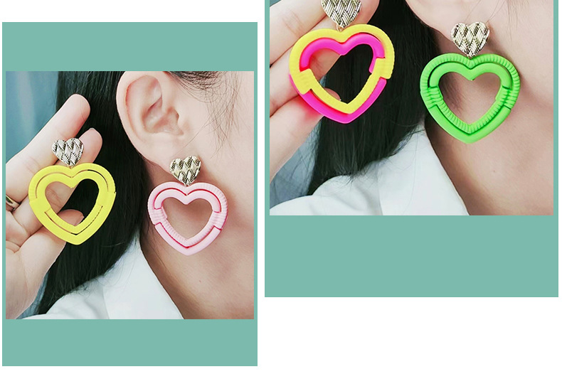 1 Pair Simple Style Heart Shape Spray Paint Hollow Out Arylic Drop Earrings display picture 1