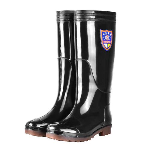 Work safety waterproof insulated men's rain boots with thick rubber soles, anti-slip and wear-resistant, mid-length with removable liners, suitable for construction and outdoor work.