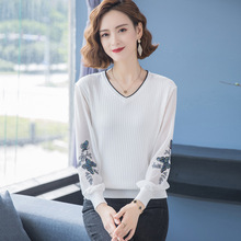 韩版V领毛衣女2021秋季新款时尚气质蕾丝网纱刺绣袖子冰丝针织衫
