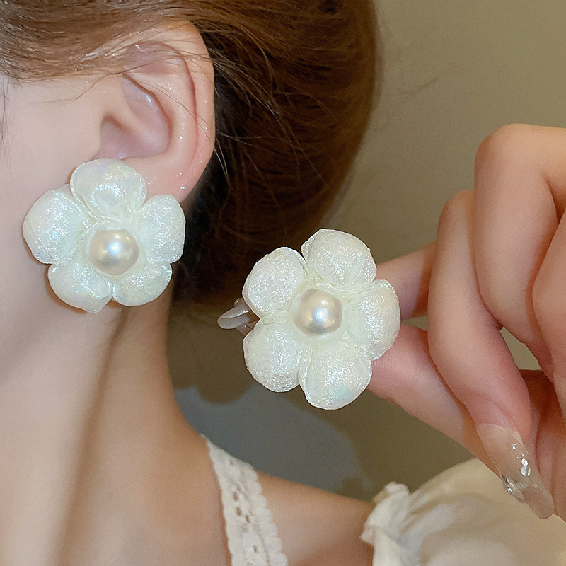 Pendientes de borla de flores de hilo de malla de perlas de aguja de plata Pendientes frescos y dulces de primavera y verano Pendientes de moda de deseo puro de súper hada al por mayor