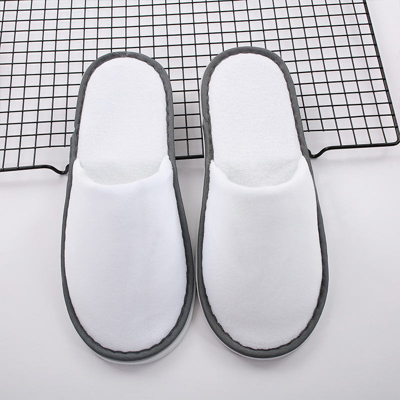 ホテルの洗面用品の卸売り民宿スリッパホテルの柔らかい毛の歯ブラシの使い捨ての歯具のシャンプーの入浴セット