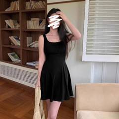 黒の U ネックベストドレス女性のための夏 2025 新しいノースリーブベストドレス美しいピンチウエスト誕生日スカート