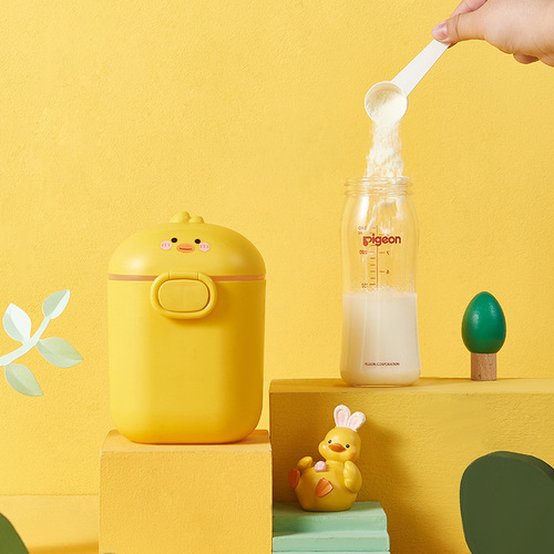 Cartoon little yellow duck milk powder box portable moisture-proof suitcase creative spoon powder separated milk powder storage box large and small