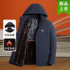 冬の中年男性は綿服を厚くして、お父さんは冬服のコートを着ています。