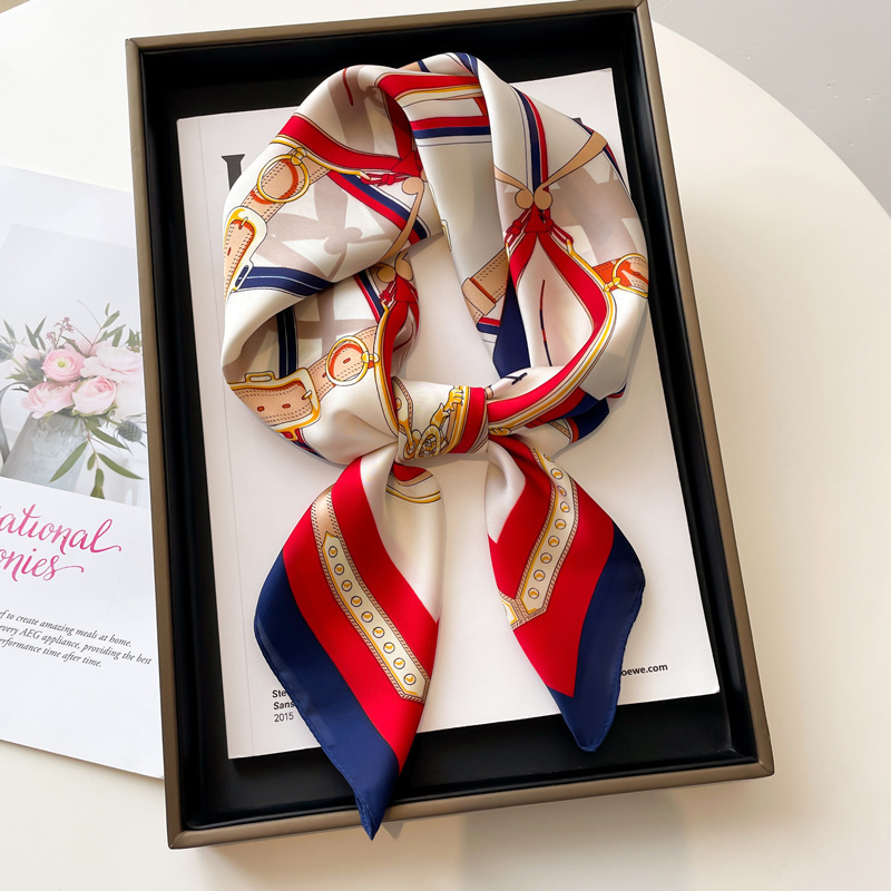 Insignia noble 70 bufanda cuadrada roja