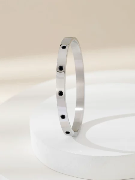 【19】 Steel -colored black diamond