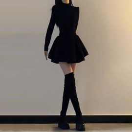 黑色针织连衣裙子女秋冬2024冬季新款内搭打底小个子香风短裙女装