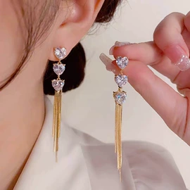 耳环;耳钉;项链