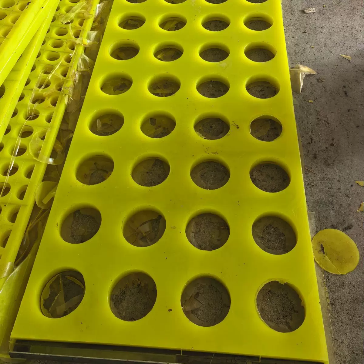 聚氨酯筛板矿用高频振动筛网砂石料筛分耐磨牛筋筛板厂家直供批发