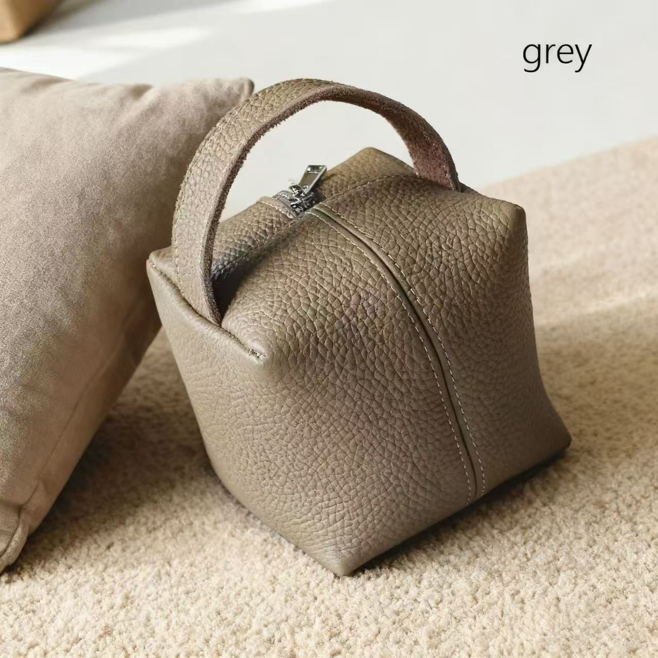 New creative handbag, portable travel toiletry bag, thickened PU leather, waterproof small square bag.