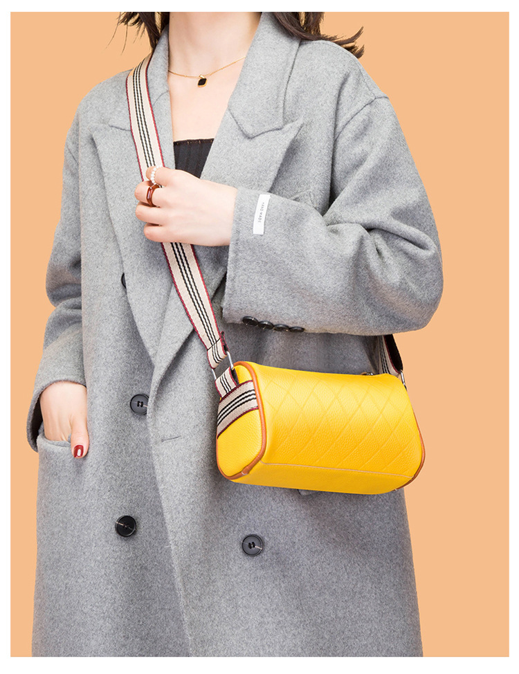 Women's Medium Leather Solid Color Streetwear Zipper Shoulder Bag display picture 3
