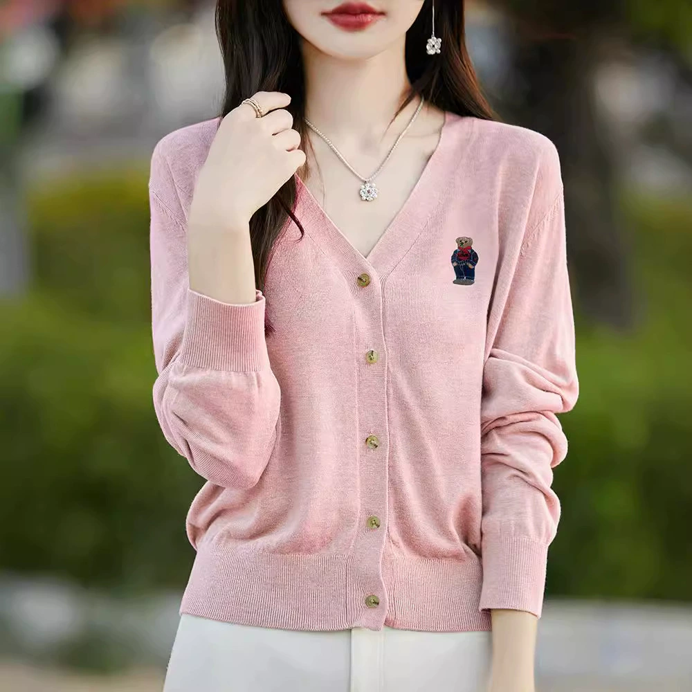 Оптовая продажа трикотажный кардиган медведь вышитый топ осень 24 новый ленивый стиль камвольный длинный рукав V-образный свитер куртка