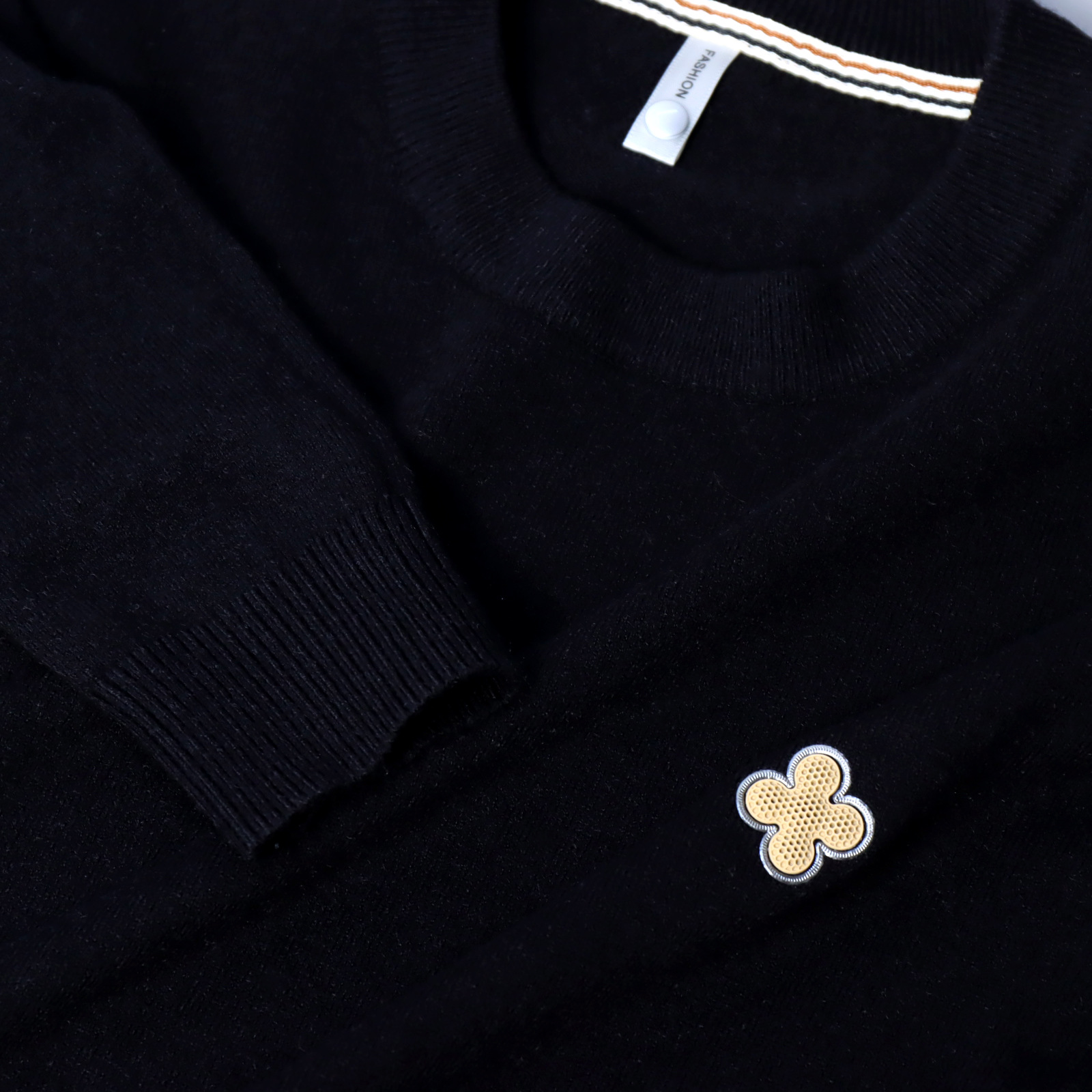 Abbigliamento maschile 2024 tendenza coreana maglione girocollo lavorato a maglia con distintivo in cashmere super morbido, autunno uomo, camicia calda e sottile_voghion.com