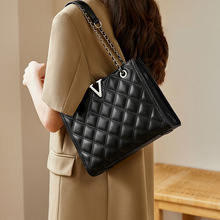 纳兰杜黑色包包2025新款链条包秋冬大容量单肩腋下包女士真皮女包