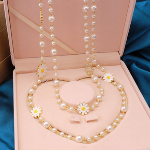 Long Pearl Necklace 2023 New Style Small Daisy Fragrance Accessible Luxury Sweater Chain Fashion Multi-Layer Pendant Manufacturer Wholesale