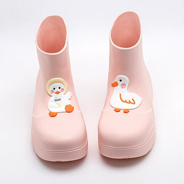 Milk tea, fuchsia shoes