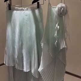 小个子又甜又辣薄荷曼波风时尚绿色压褶花朵挂脖吊带套装裙女春夏
