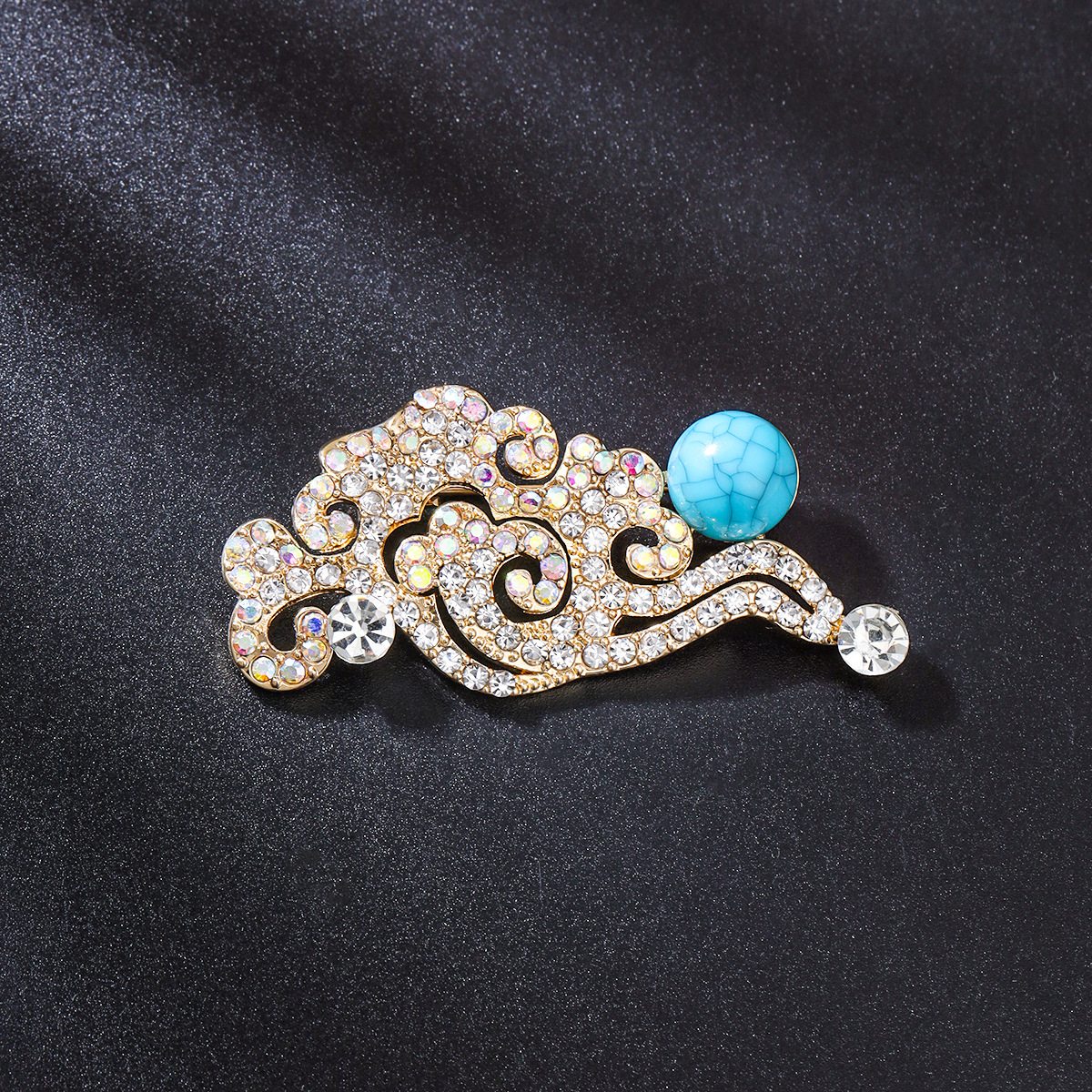 demi-season retro brooch
