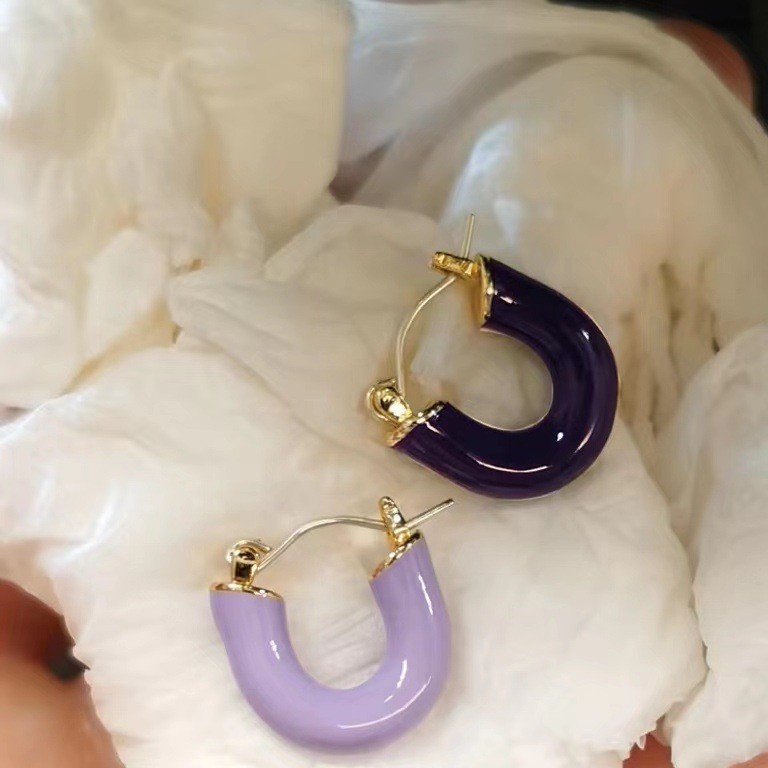 Nuestros diez años de blanco Baihe mismo estilo pendientes asimétricos desgaste lirio blanco pendientes de alto grado para las mujeres Otoño e Invierno