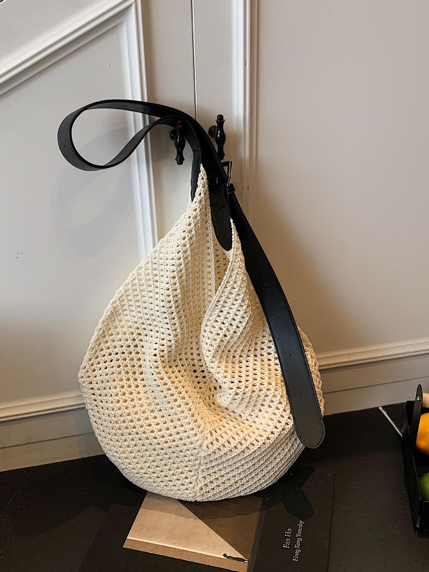 Bolso de axila de estilo explosivo de diseño hueco popular de verano 2025 nuevo bolso tejido de paja de moda bolso de playa señoras