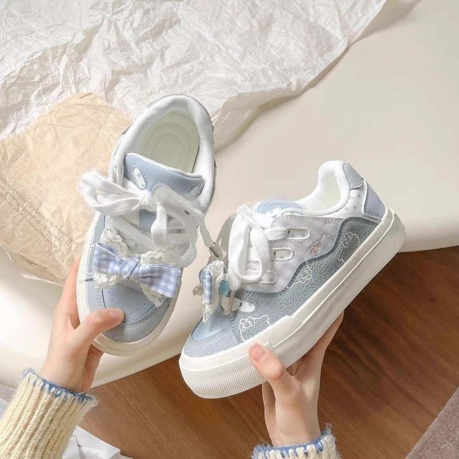 Zapatos deportivos de suela gruesa primavera de 2025 nuevos zapatos de pan de diseño casual de nicho de estudiantes zapatos blancos transpirables