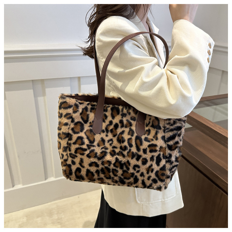 Cross-border quality plush bag, women's leopard print large-capacity tote bag, new lightweight Korean-style fashionable commuting single-shoulder bag undefined