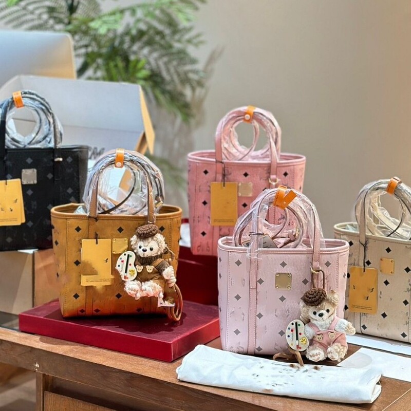 2025Mc Versatile Hand-Held Vegetable Basket Single Shoulder Crossbody Genuine Leather Tote Bag for Women with Puppy Pendant 2025Mc Versatile Hand-Held Vegetable Basket Single Shoulder Crossbody Genuine Leather Tote Bag for Women with Puppy Pendant