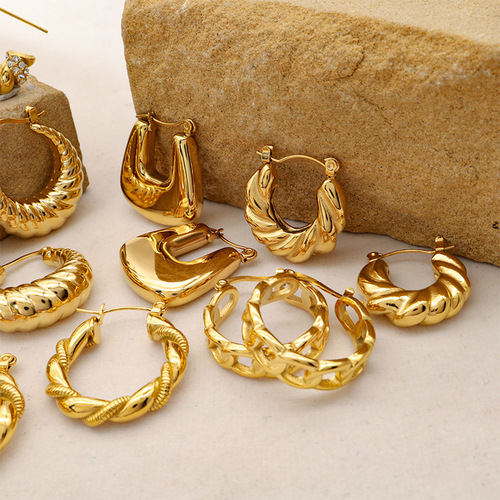 ins European and American Internet celebrity simple twist U-shaped titanium steel earrings non-fading 18K real gold plated fashion versatile earrings for women