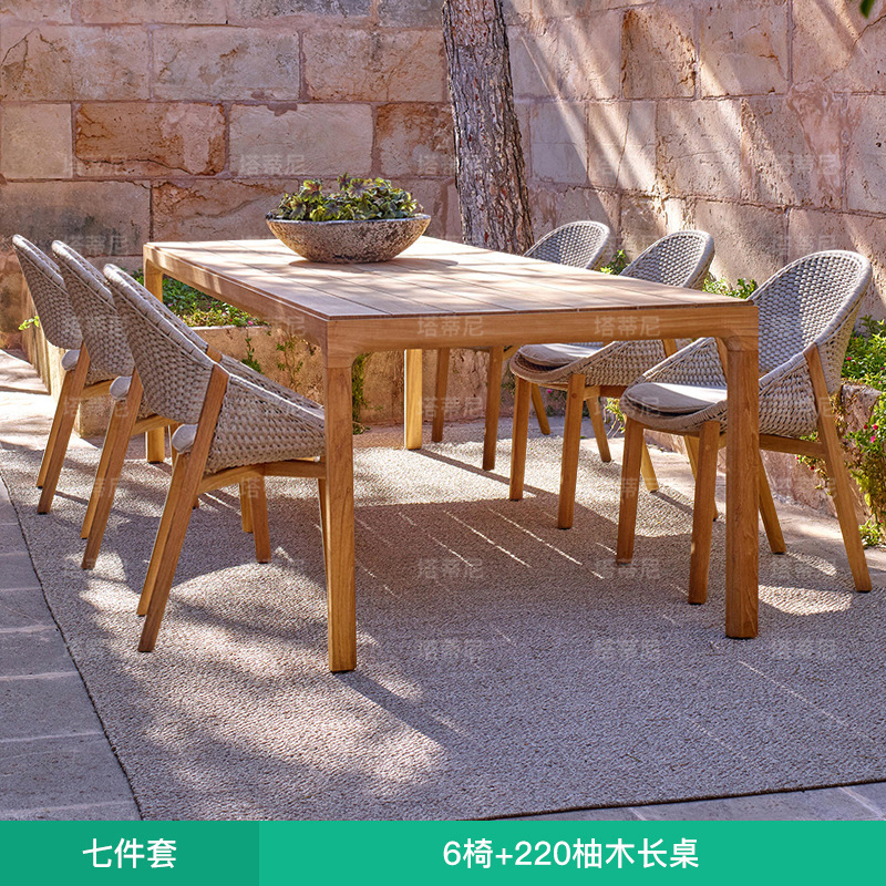 Mesas y sillas de teca para exteriores, muebles de madera anticorrosivos para patio de villa, conjunto de sillas de ratán de madera maciza para ocio al aire libre en hoteles.