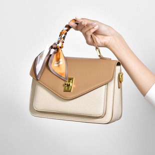 �羳���uŮ���߼����p�ݴ�����б����r��ͨ�ڰ���Ůʿ�μ��bags