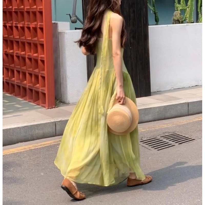 夏の美しいミニスカート、ドーパミンウェア、フレンチビーチバケーション、高級グリーンサスペンダーシフォンドレス|undefined