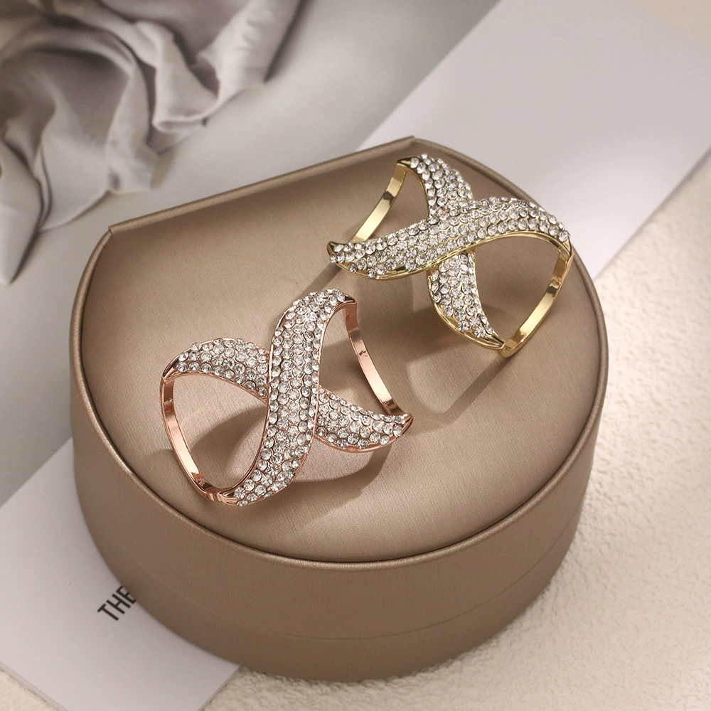 Корейская версия бант пряжка многофункциональный дизайн премиум шарф пряжка большой квадратный шарф застежка полный бриллиант пальто пряжка поясного ремня модная